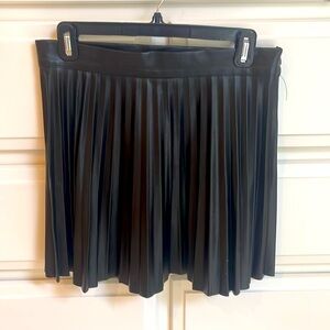 Lulus pleated “pleather” miniskirt. Black. Size M.
